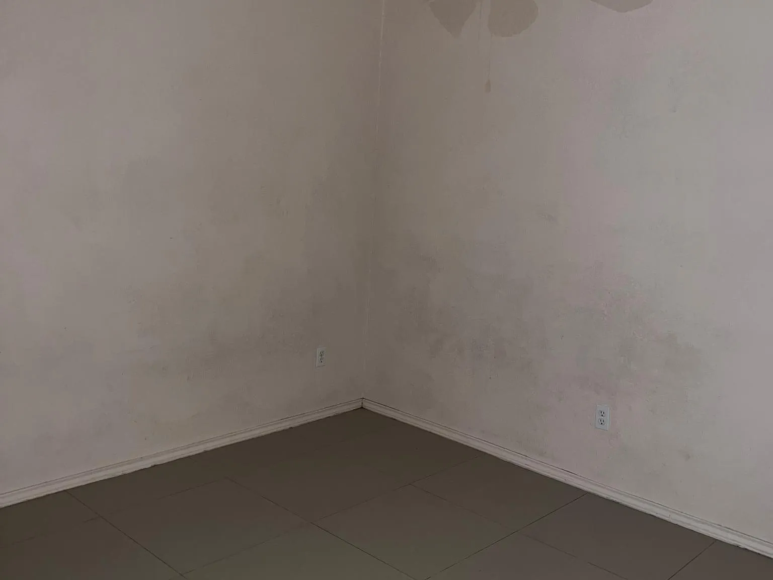 3 bed, 1100 sqft, $1,300 — Photo 3
