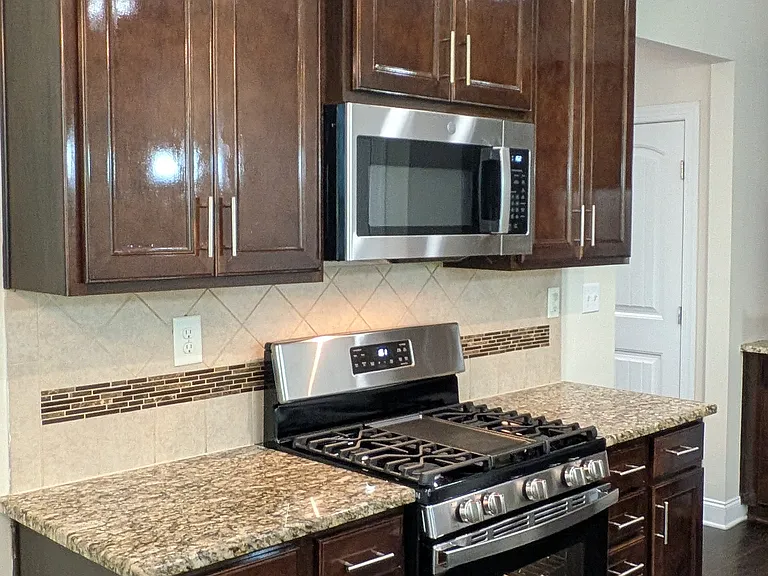 Newly upraded Gas range and Microwave