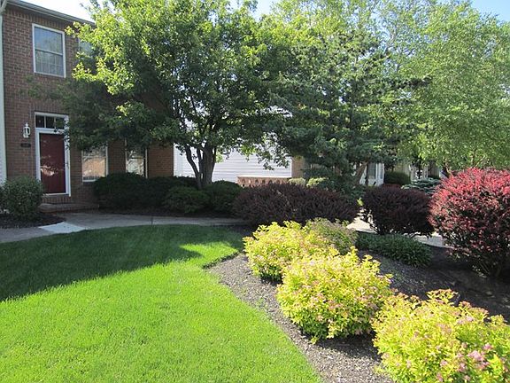 2nd image of 1047 Crestfield St