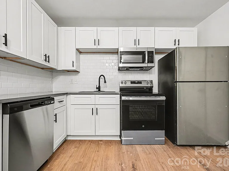 5003 Lakecrest Dr — Photo 11