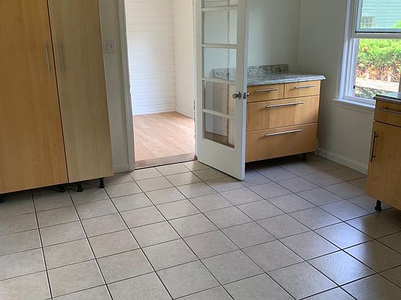 4th image of 2202 Lawndale Ave