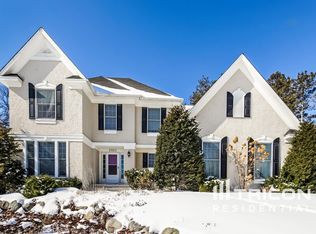 8982 Hunters Trl, Woodbury, MN 55125