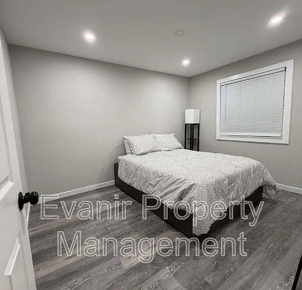 11884 Hamden Dr — Photo 4