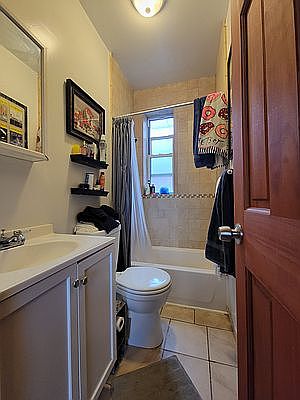 3rd image of 3735 Crescent St APT 52