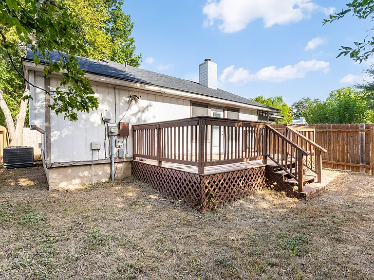 1803 Heatherglen Ln — Photo 28