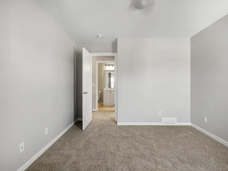 320 Heartland Cres — Photo 29
