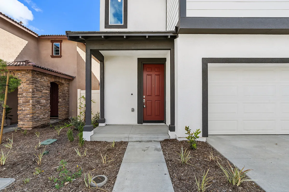 3 bed, 2.5 bath, 1870 sqft, $3,295 — Photo 4
