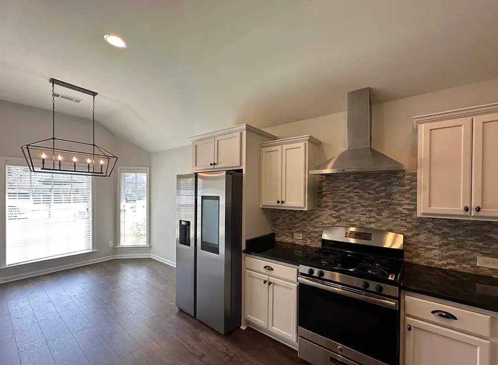 3 bed, 1922 sqft, $2,375 — Photo 4