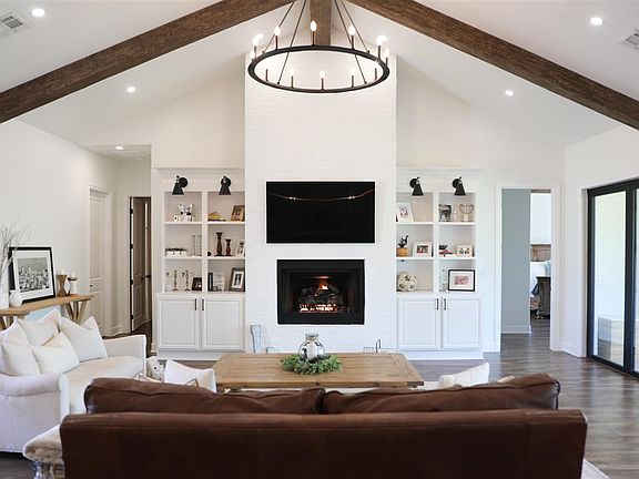 2nd image of 903 W Monterrey Way