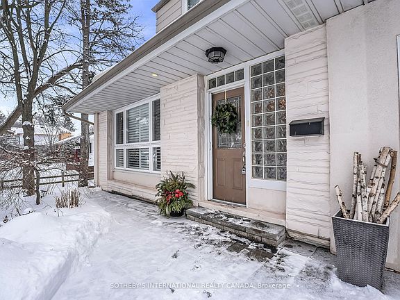 4th image of 15 Addison Cres