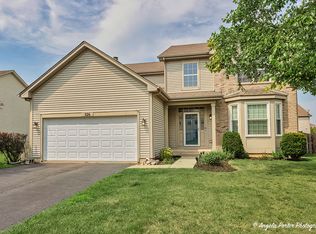 526 W Fairborn Ln, Round Lake, IL 60073