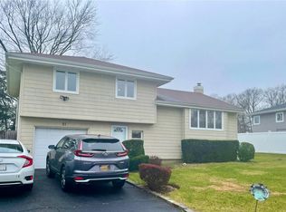 21 Amherst Dr, Plainview, NY 11803