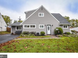 56 Hollyhock Ln, Levittown, PA