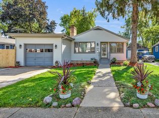 755 Parkway Ave, Elgin, IL 60120