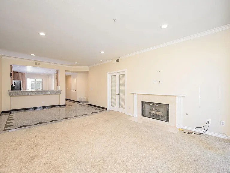 2233 Martin #307 — Photo 15