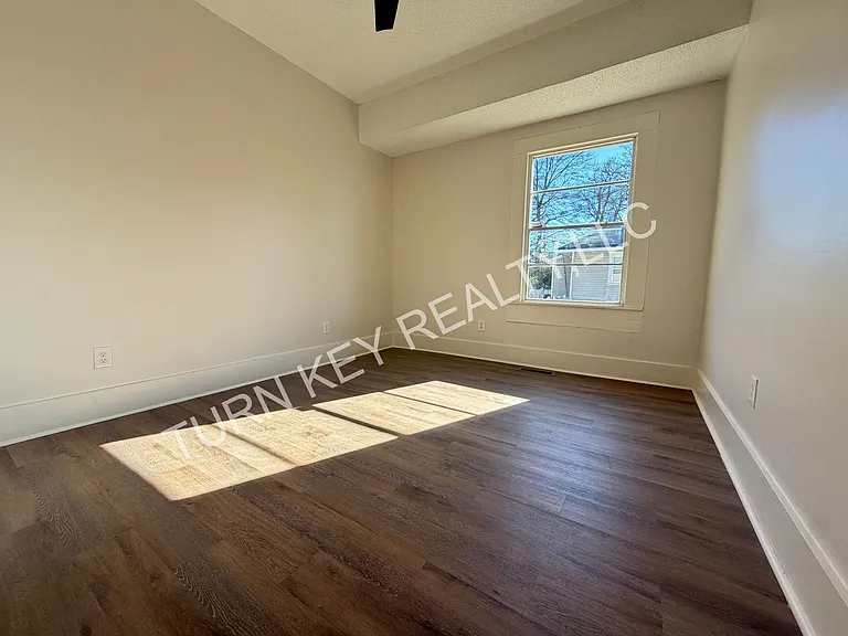 219 47th Pl N — Photo 4