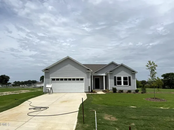 111 Finch Ln, Four Oaks, NC 27524