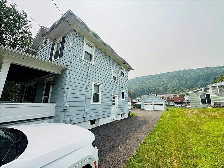 151-153 Iris Dr — Photo 19