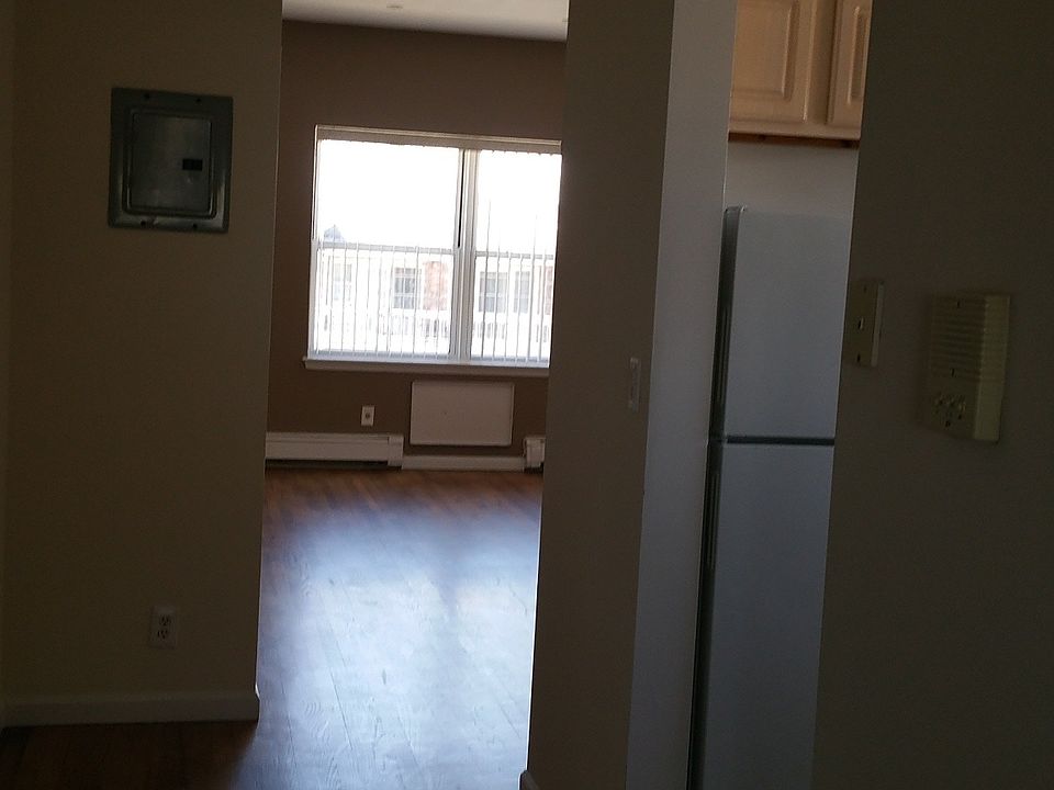 1st image of 1931 77th St