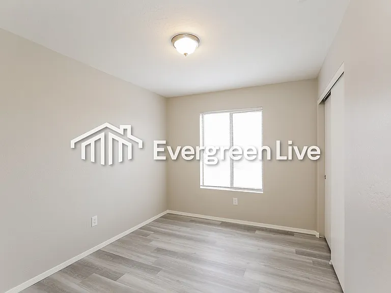 10422 W Oregon Ave — Photo 6