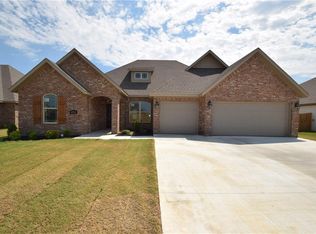 470 Frizzo St, Springdale, AR 72762