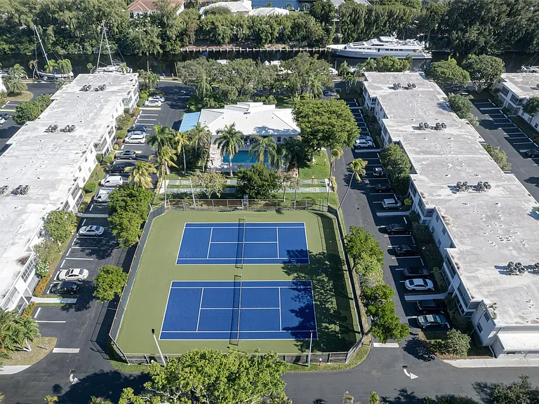 6253 Bay Club Dr #1 — Photo 46