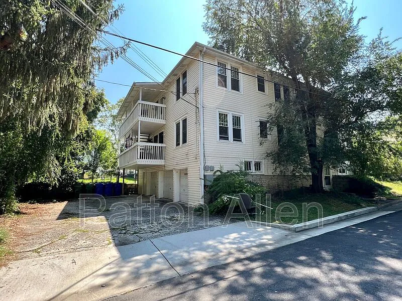 Building Photo - 19 Saluda St #4