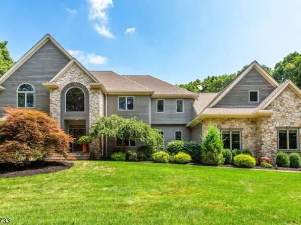 2 Goldfinch Run, Kinnelon Boro, NJ 07405