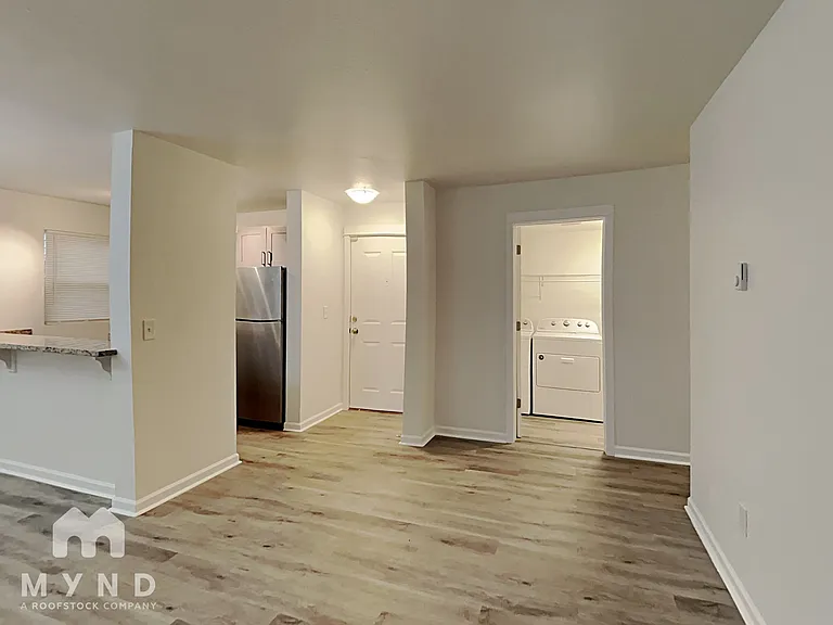 9805 Avondale Rd NE #L138 — Photo 2