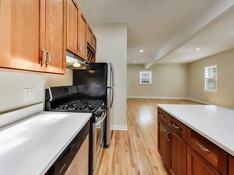 2233 W Armitage Ave #CH — Photo 6