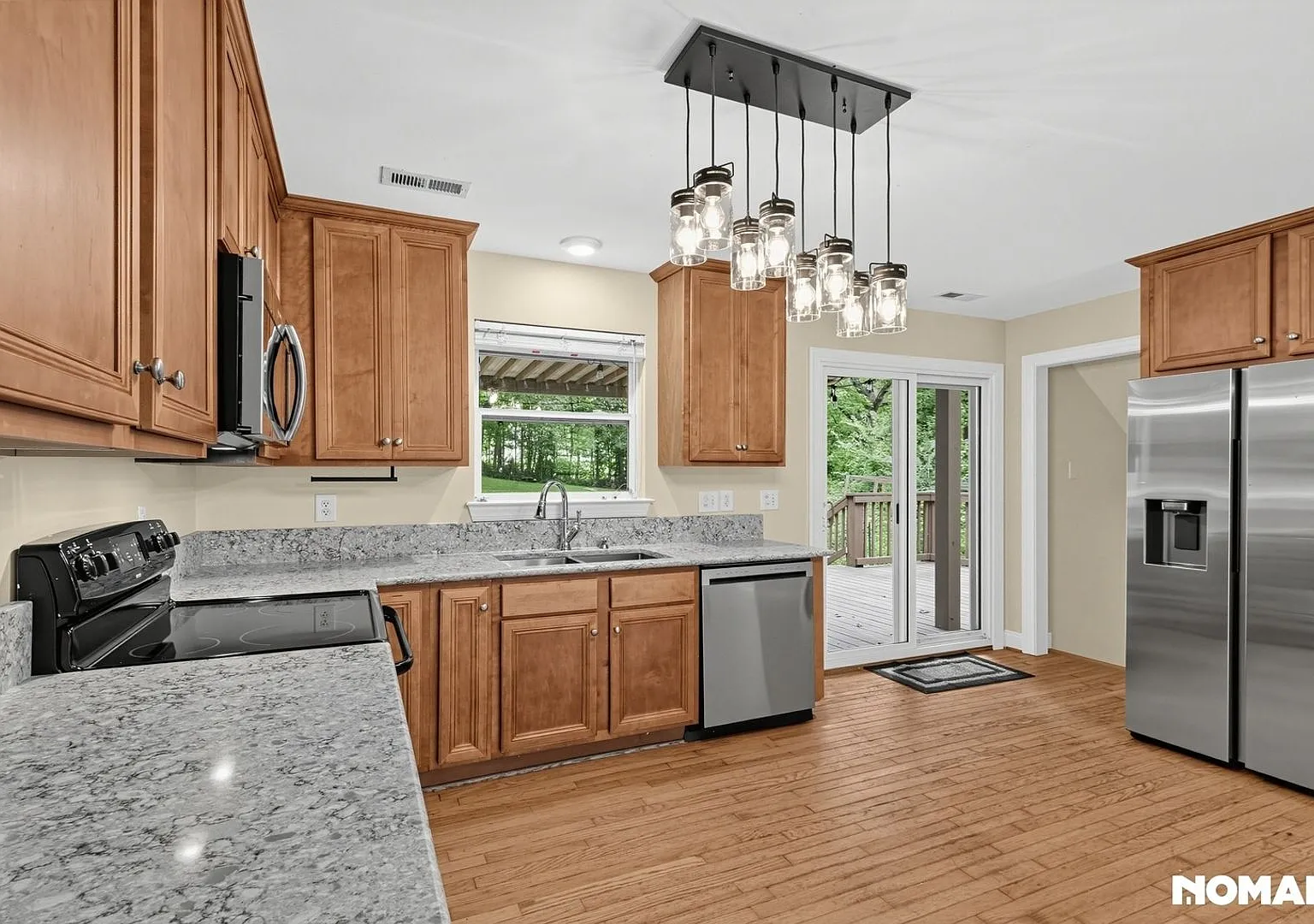 Charming 4BR House in Statesville with large lot — Photo 4