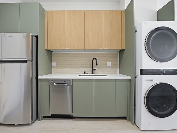 4th image of 4553 North Ave #1