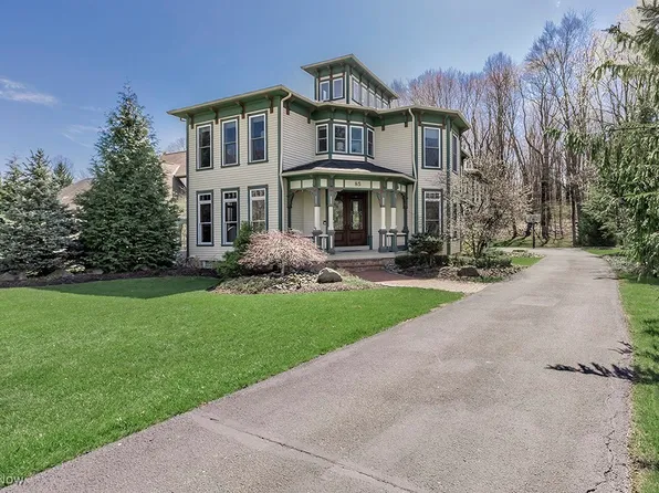 85 Edgewood Ct, Chagrin Falls, OH 44022