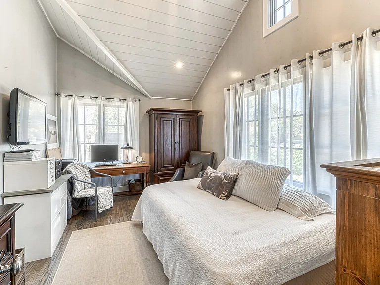 165 Three Mile Harbor Rd — Photo 11