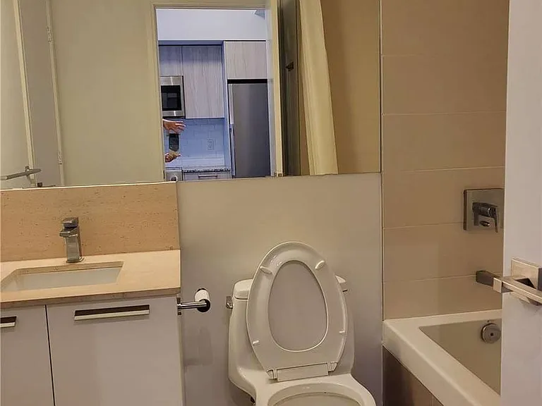 28 Wellesley St E #207 — Photo 4