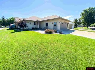 911 N Main St, Winthrop, MN 55396