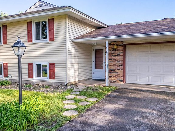 3rd image of 838 Jonathan Dr