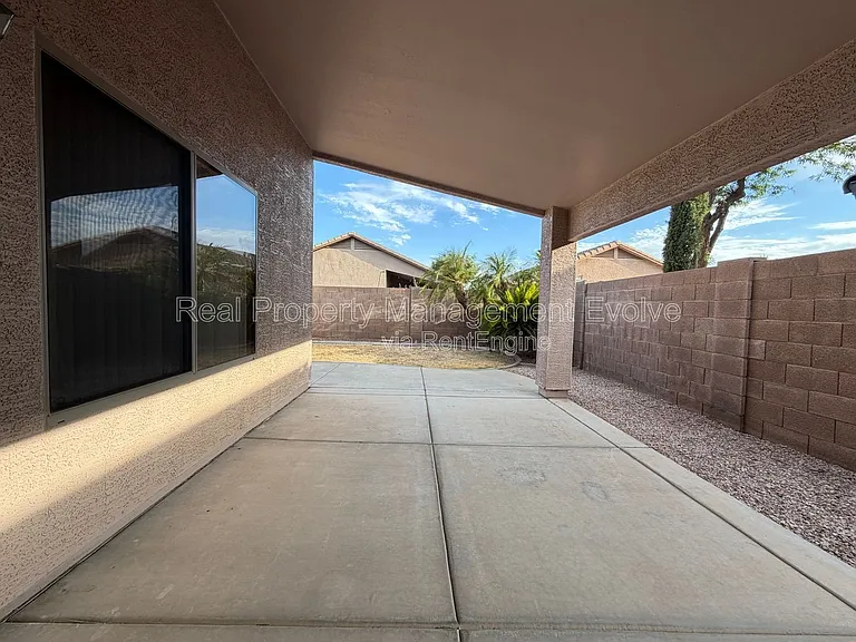 15847 W Saguaro Ln — Photo 21