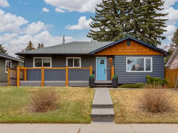 5004 W 43rd St SW, Calgary, AB T3E 3R3