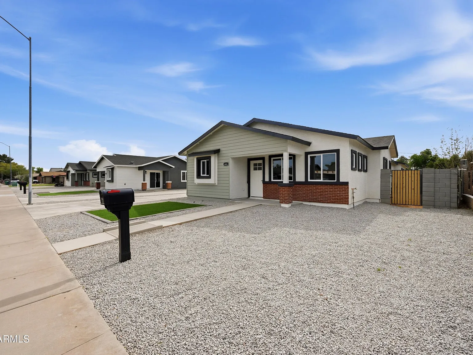 3 bed, 2100 sqft, $1,050 — Photo 2