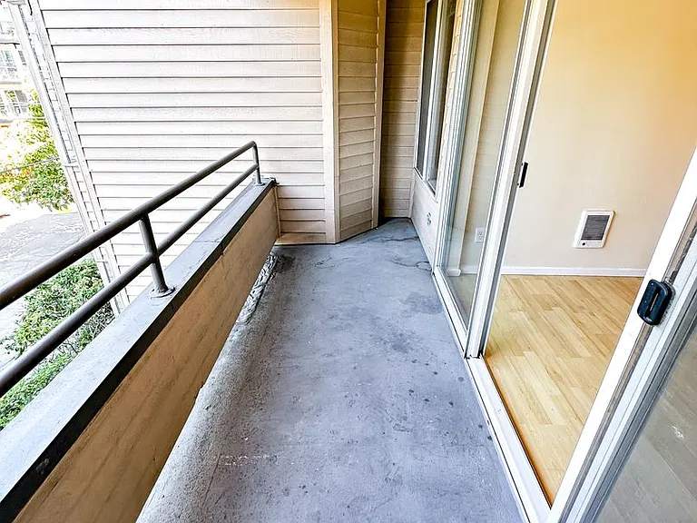 Castellan Apartments — Photo 48