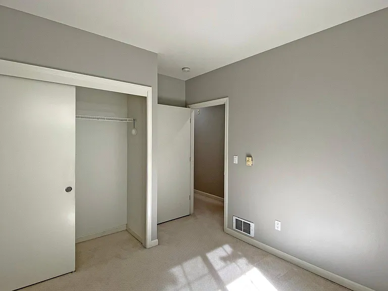 11004 NE 11th St #301 — Photo 12