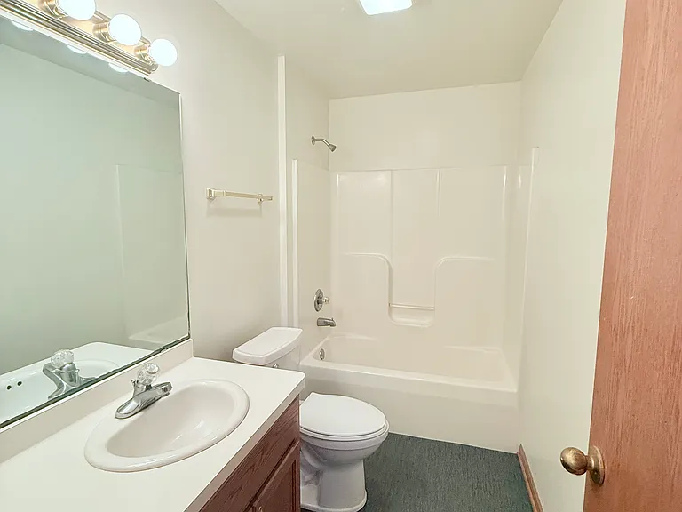 W249S7860 Center Dr — Photo 9
