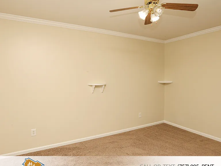 938 Churchill Ln — Photo 23