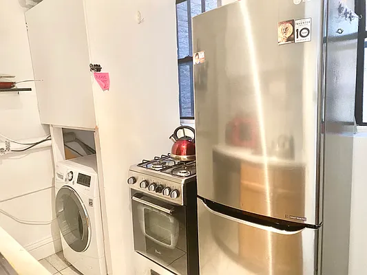 Rented by Strike Realty NY, LLC | media 24