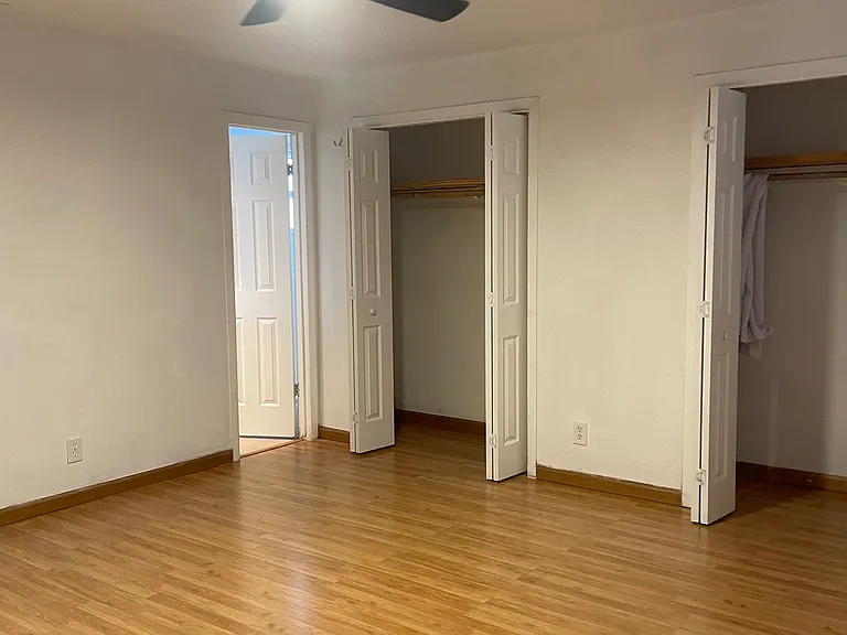 5621 SW 24th Ave — Photo 3