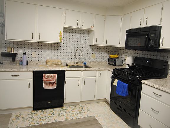 2nd image of 3 Knightsbridge Dr #301