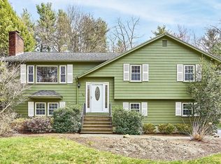 28 McIntosh Rd, Chelmsford, MA 01824