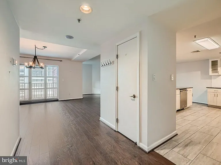 250 President St #404 — Photo 3