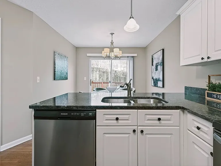 Kitchen (all appliances are included)
